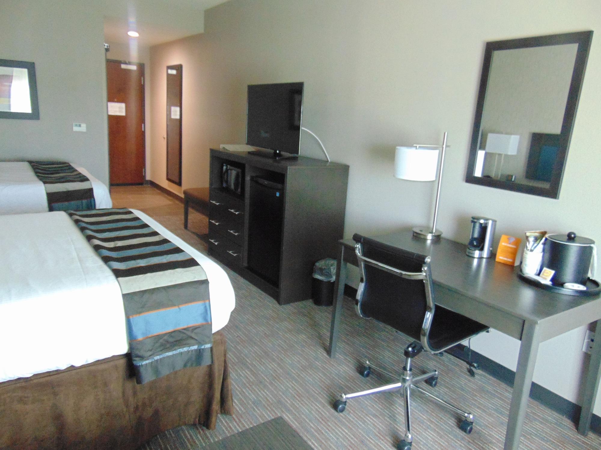 Wingate By Wyndham Hotel 3*